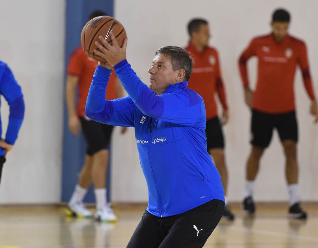 Fudbaleri srbije trening (17).jpg