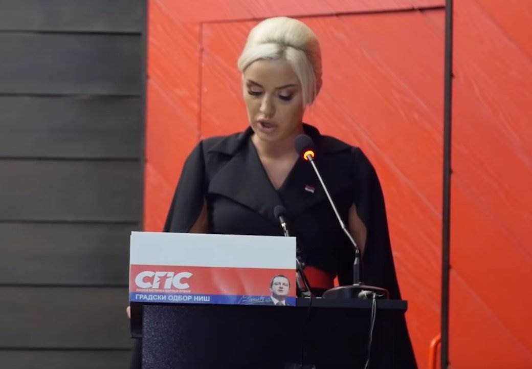 Ana Grozdanović u miniću