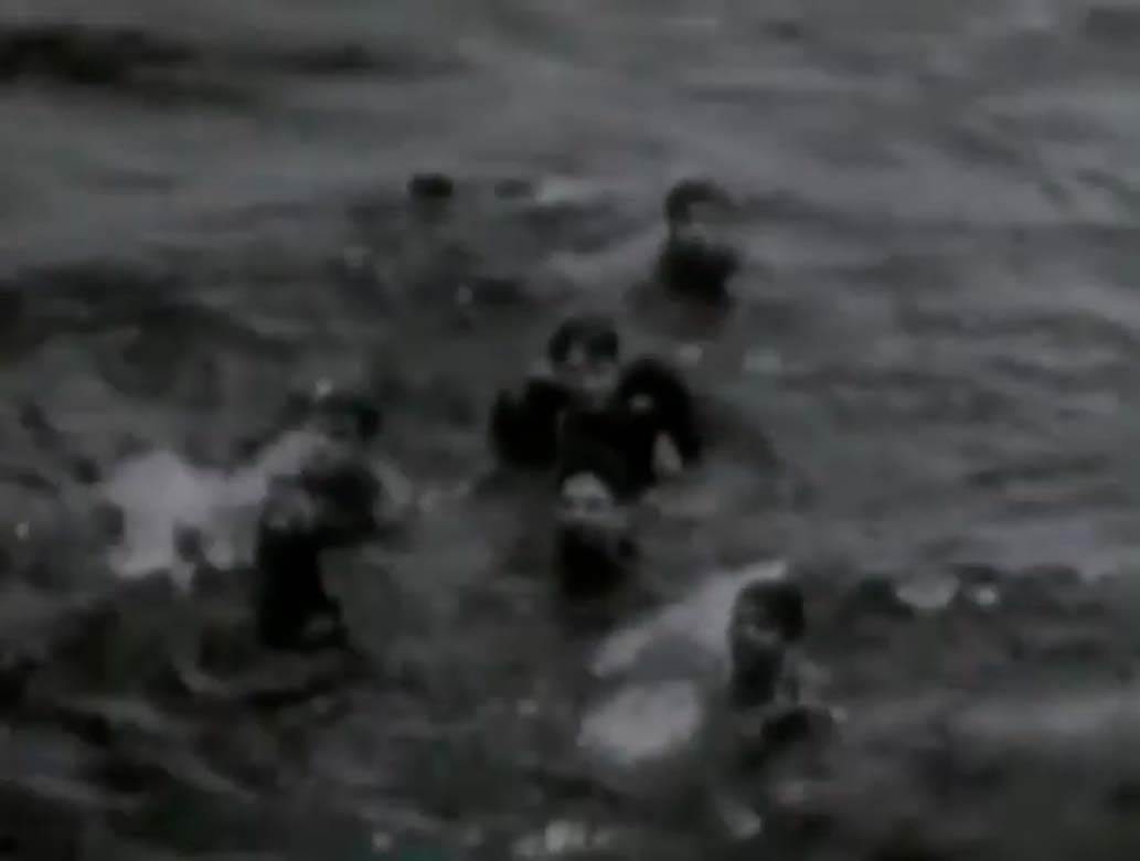 USS Indijanapolis potopljen (7).jpg