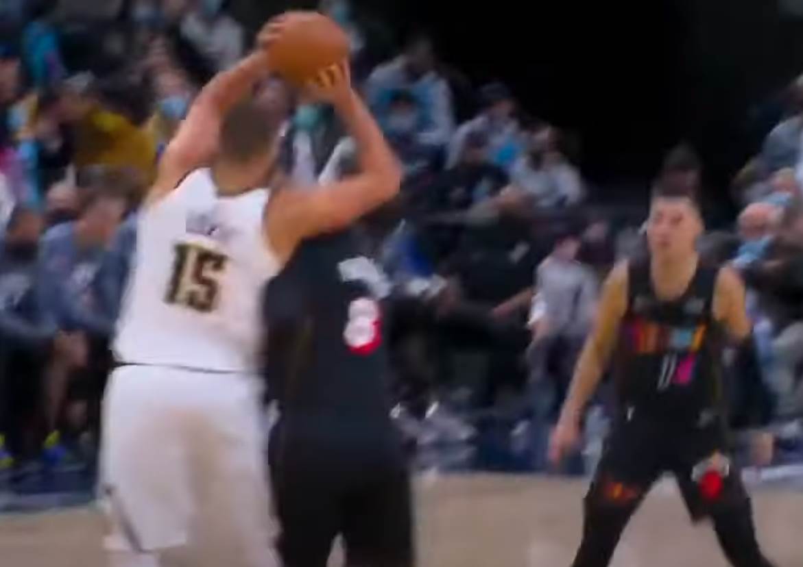 nikola jokic tuca iz drugog ugla12.jpg