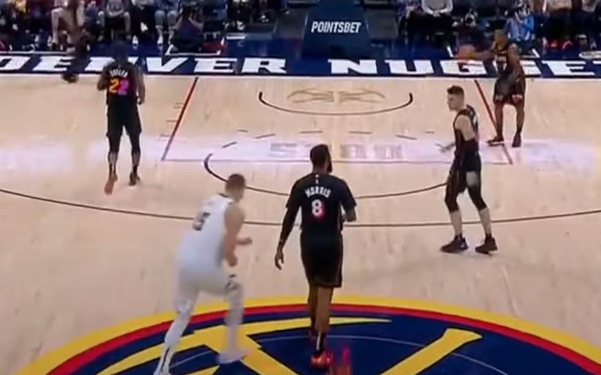nikola jokic tuca iz drugog ugla5.png