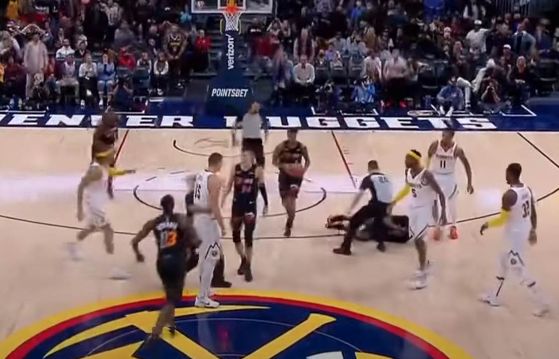 nikola jokic tuca iz drugog ugla2.png