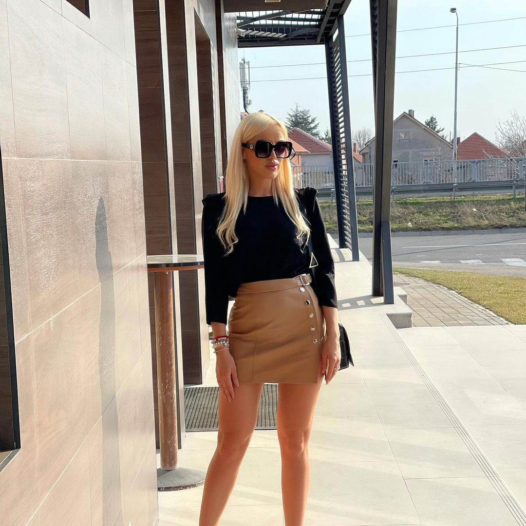 Ana Grozdanović u miniću