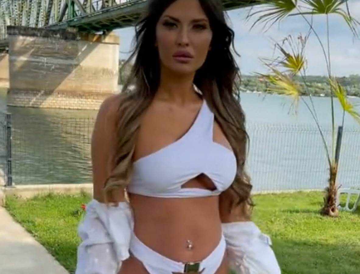 Ana Radulović u miniću