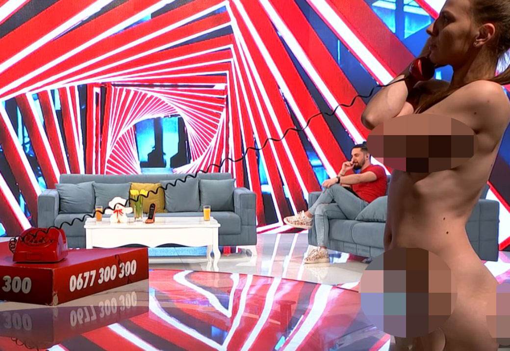 Devojka naga na televiziji (4).jpg