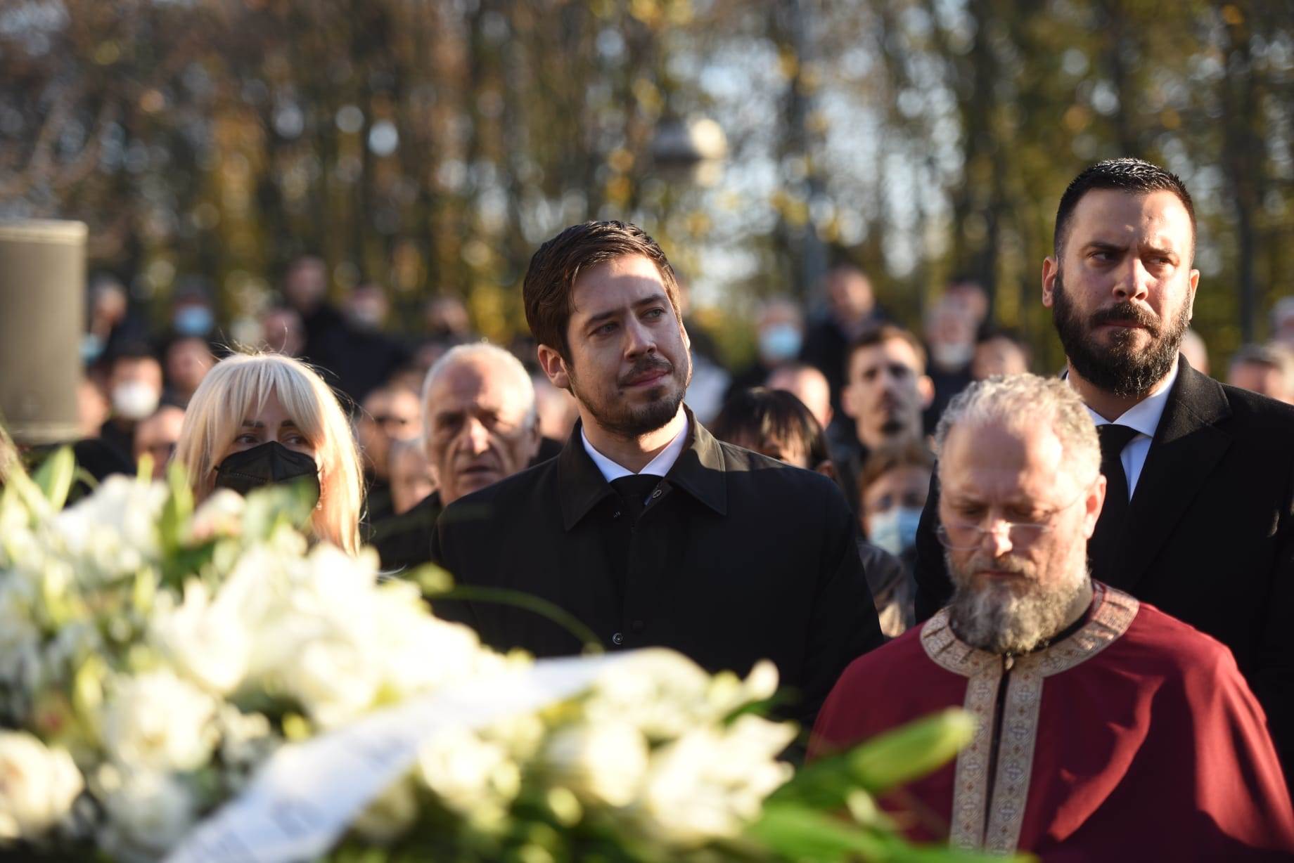 Nikola Rokvić na očevoj sahrani  (3).jpeg