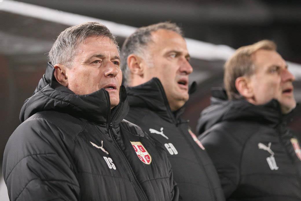 Prazan stadion na Srbija Katar 