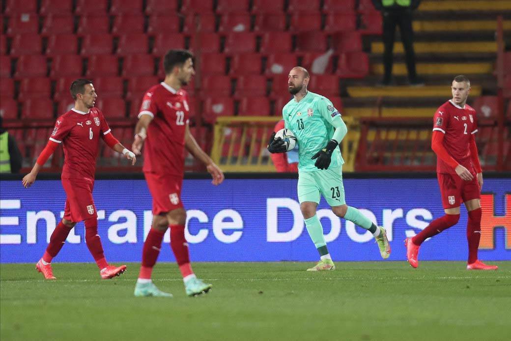 Prazan stadion na Srbija Katar 