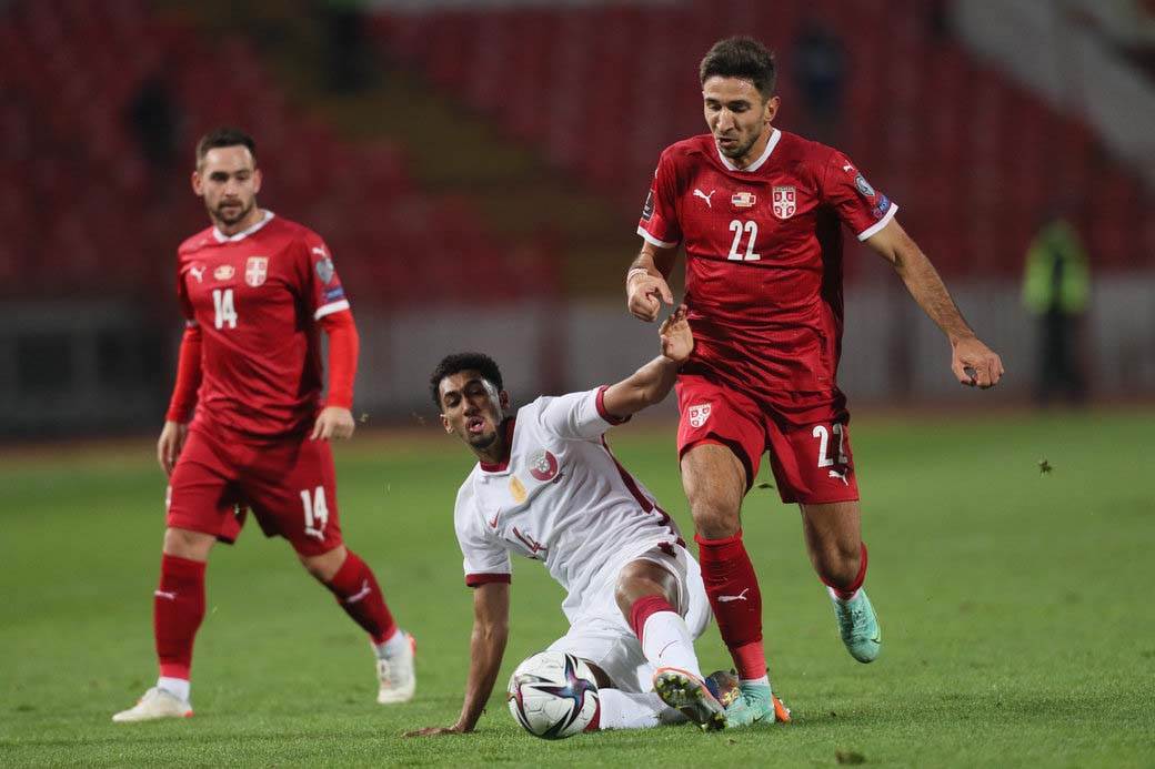 Prazan stadion na Srbija Katar 