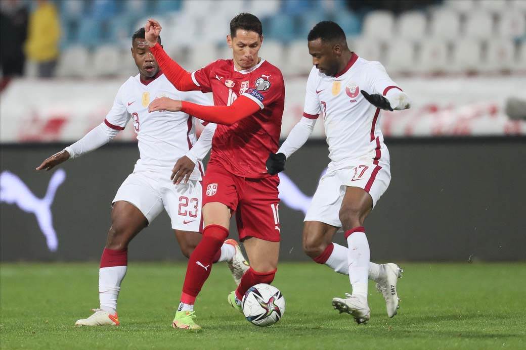Prazan stadion na Srbija Katar 