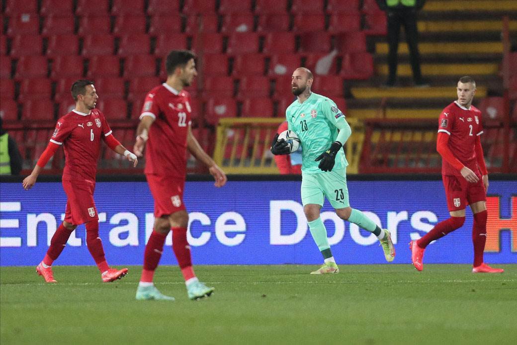 Prazan stadion na Srbija Katar 