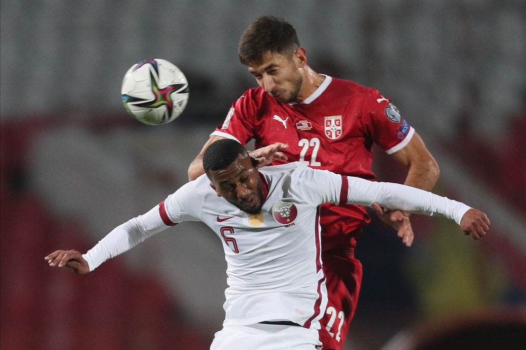 Prazan stadion na Srbija Katar 