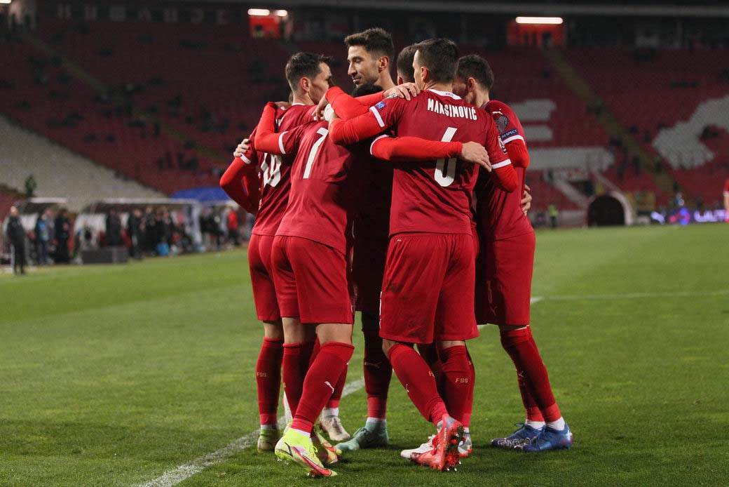 Prazan stadion na Srbija Katar 