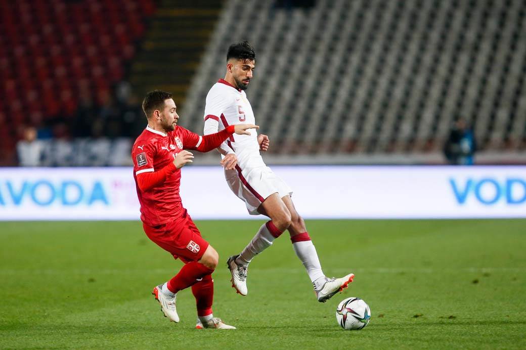 Prazan stadion na Srbija Katar 