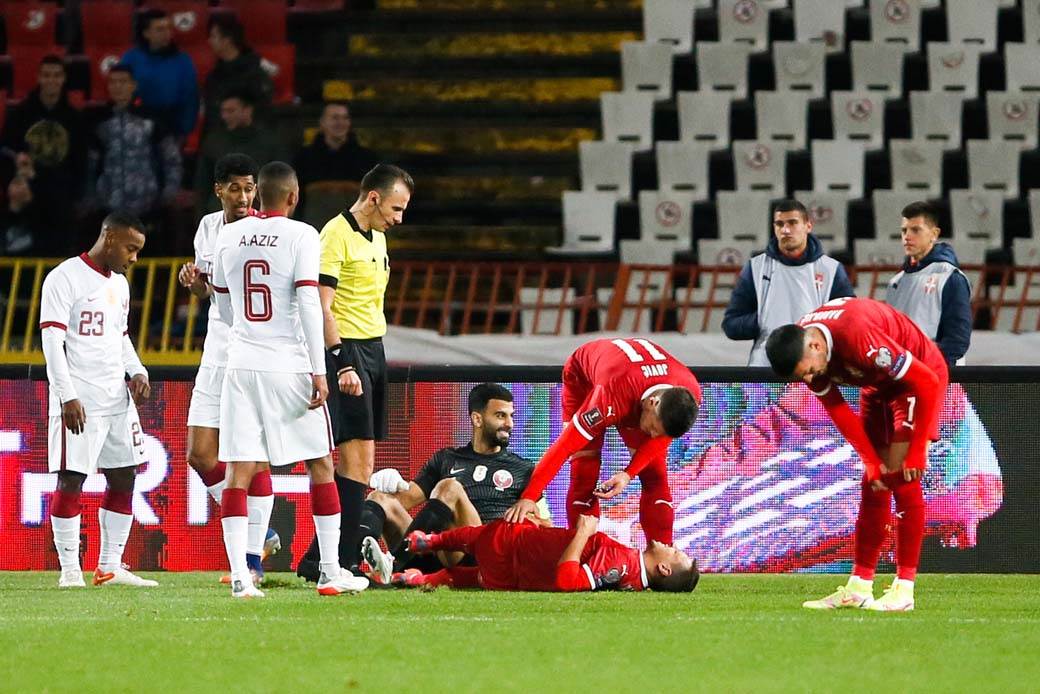 Prazan stadion na Srbija Katar 
