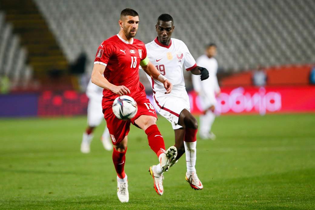 Prazan stadion na Srbija Katar 