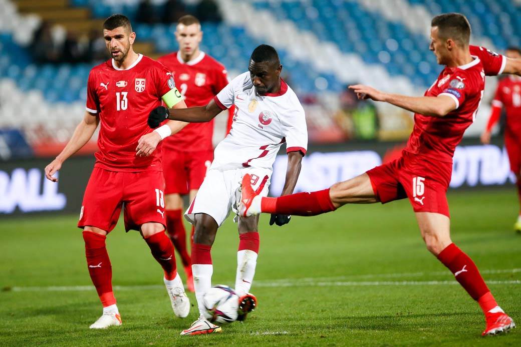 Prazan stadion na Srbija Katar 