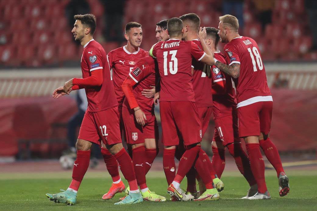 Prazan stadion na Srbija Katar 