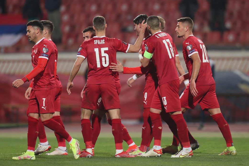 Prazan stadion na Srbija Katar 