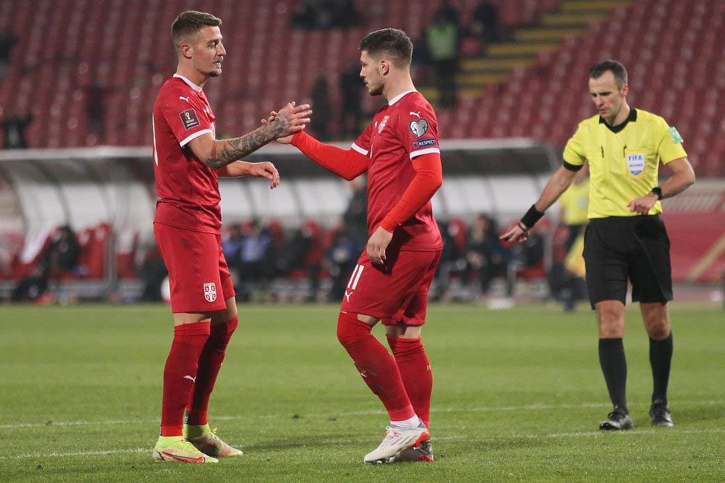 Prazan stadion na Srbija Katar 