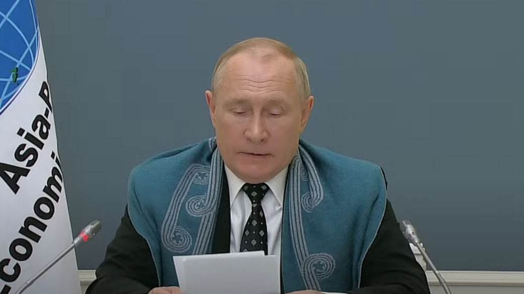 Vladimir Putin narodna nošnja 4.jpg