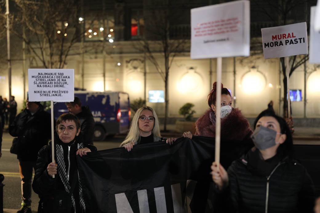 protest murali moraju da padnu 7.jpg