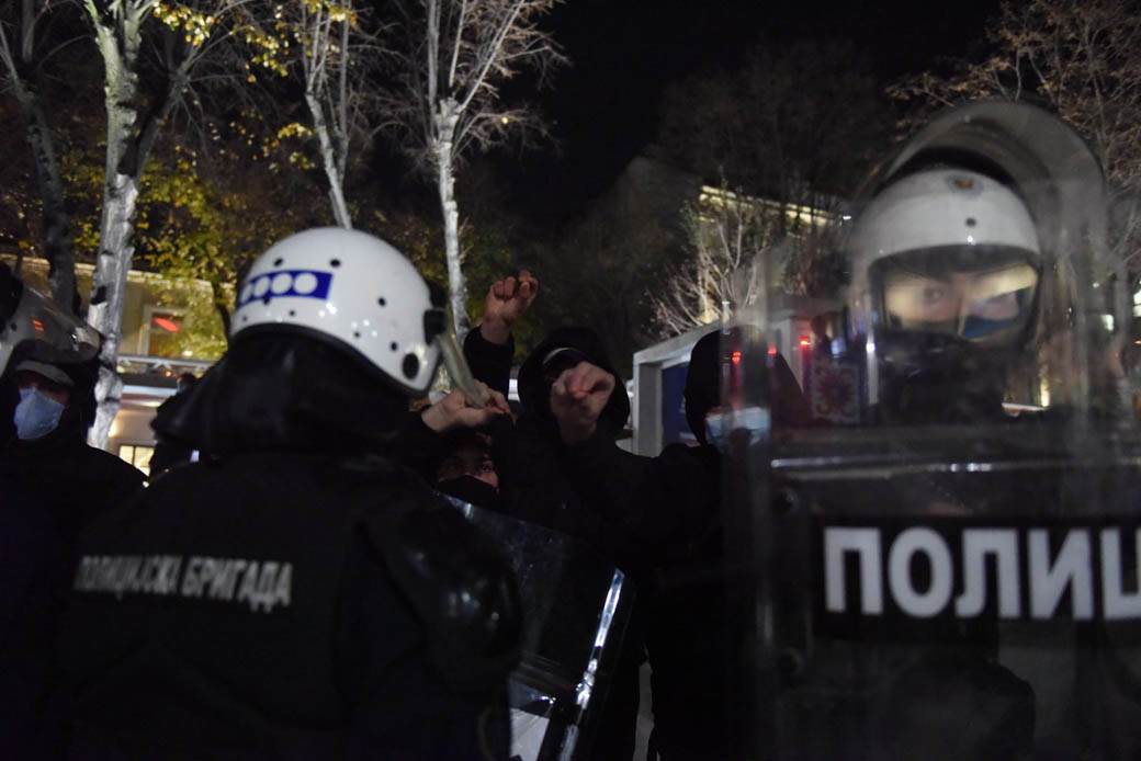 protest mural mora pasti 1.jpg