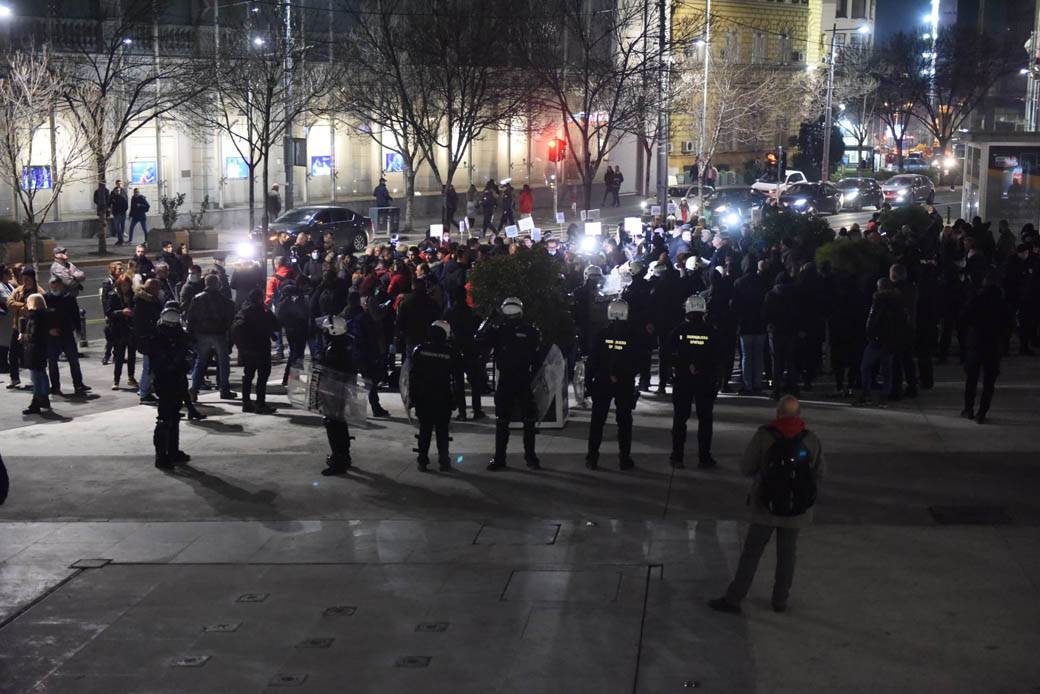 protest mural mora pasti 3.jpg