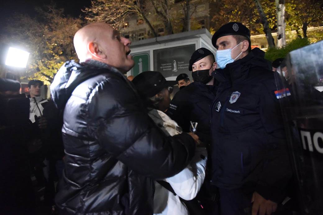 protest mural mora pasti 4.jpg