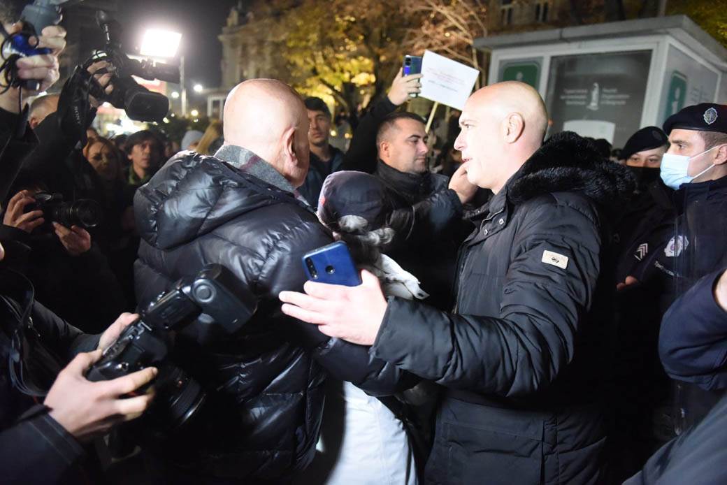 protest mural mora pasti 6.jpg