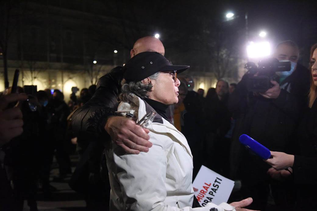 protest mural mora pasti 7.jpg