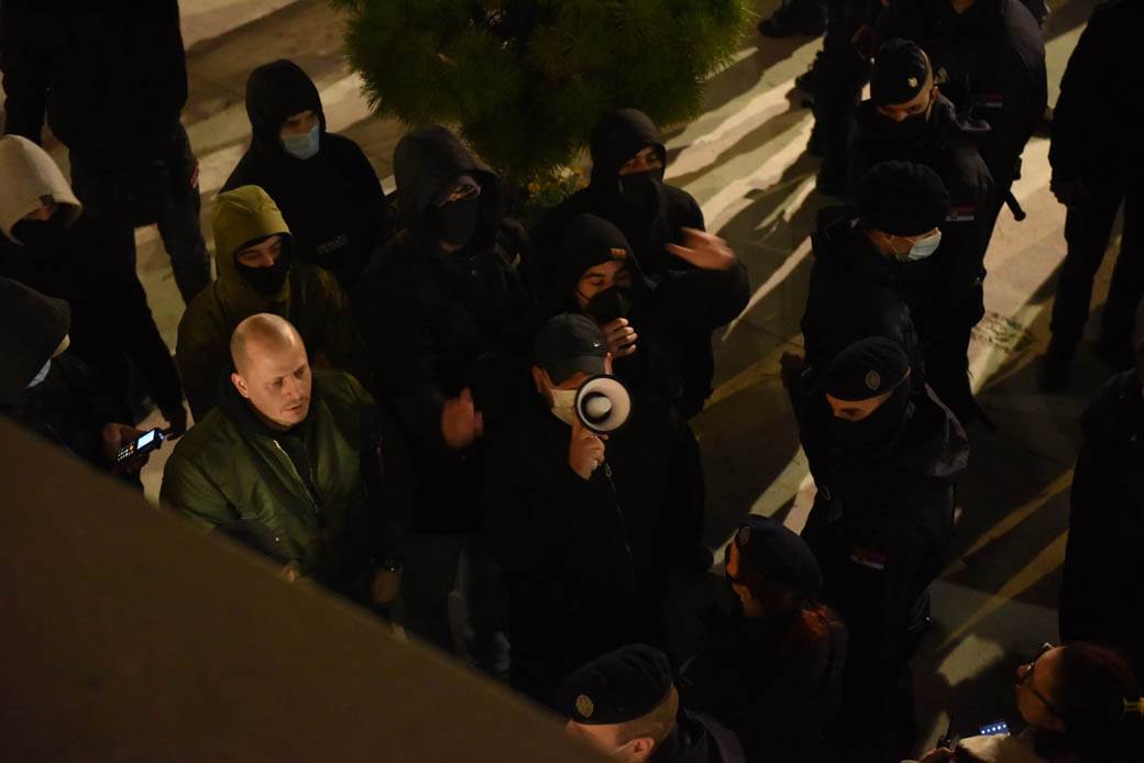 protest mural mora pasti 11.jpg