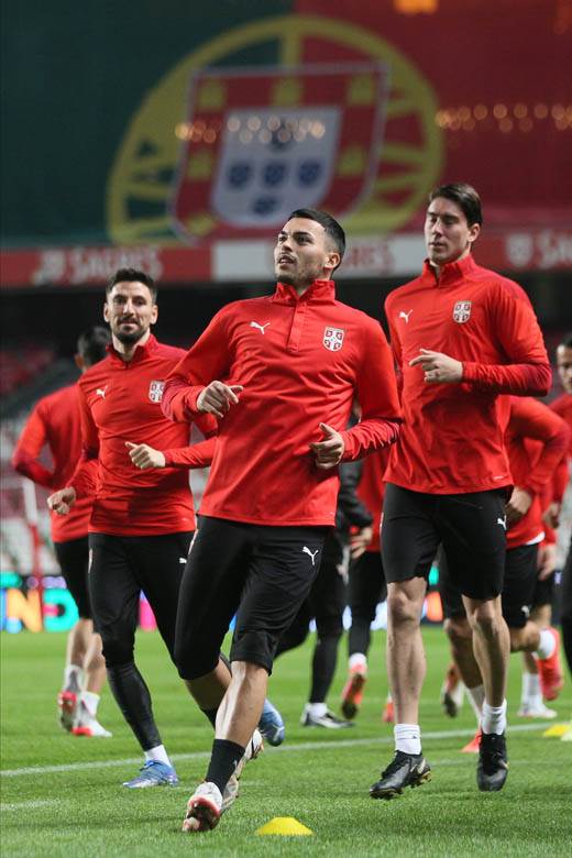 trening fudbalera reprezentacije Srbije Lisabon 9.jpg