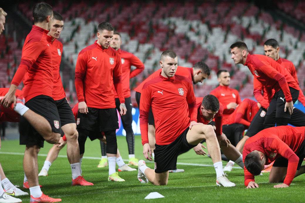 trening fudbalera reprezentacije Srbije Lisabon 14.jpg