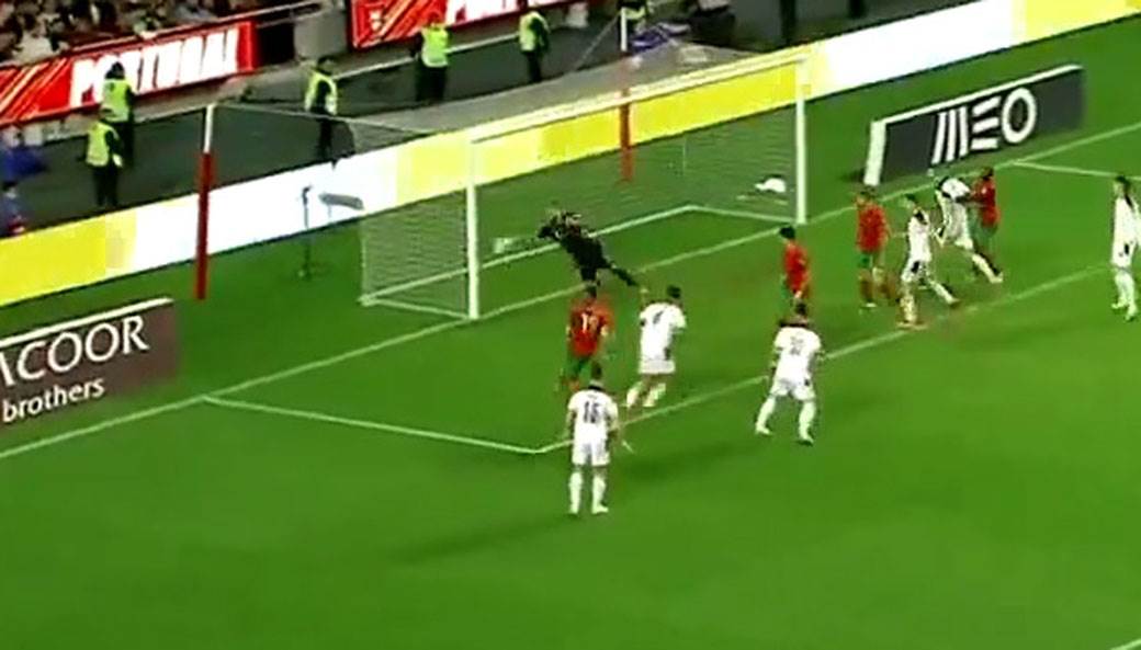 gol Mitrović Srbija Portugal 5.jpg