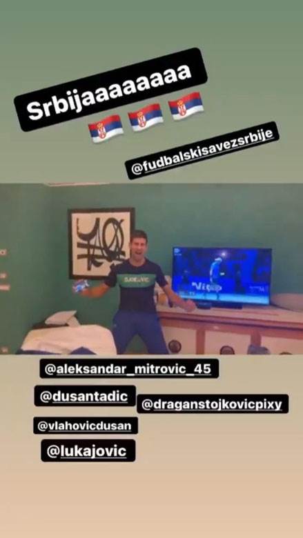 novak đoković proslava pobede fudbalere srbije 1.jpg