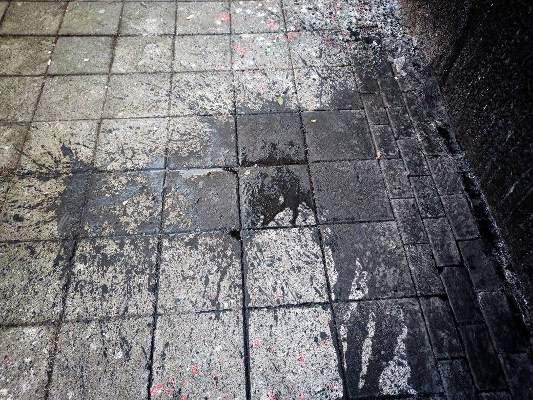 Bačena farba na spomen ploču Ratku Mladiću u Sarajevu