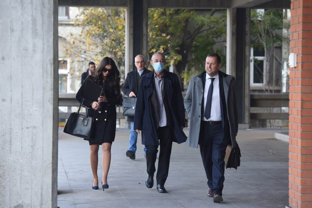 Mika Aleksic stigao u Palatu pravde u pratnji advokata (1).jpg