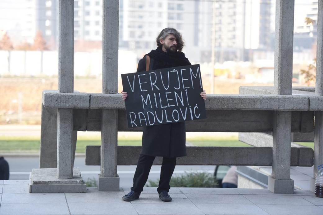 Mika Aleksic stigao u Palatu pravde u pratnji advokata (10).jpg