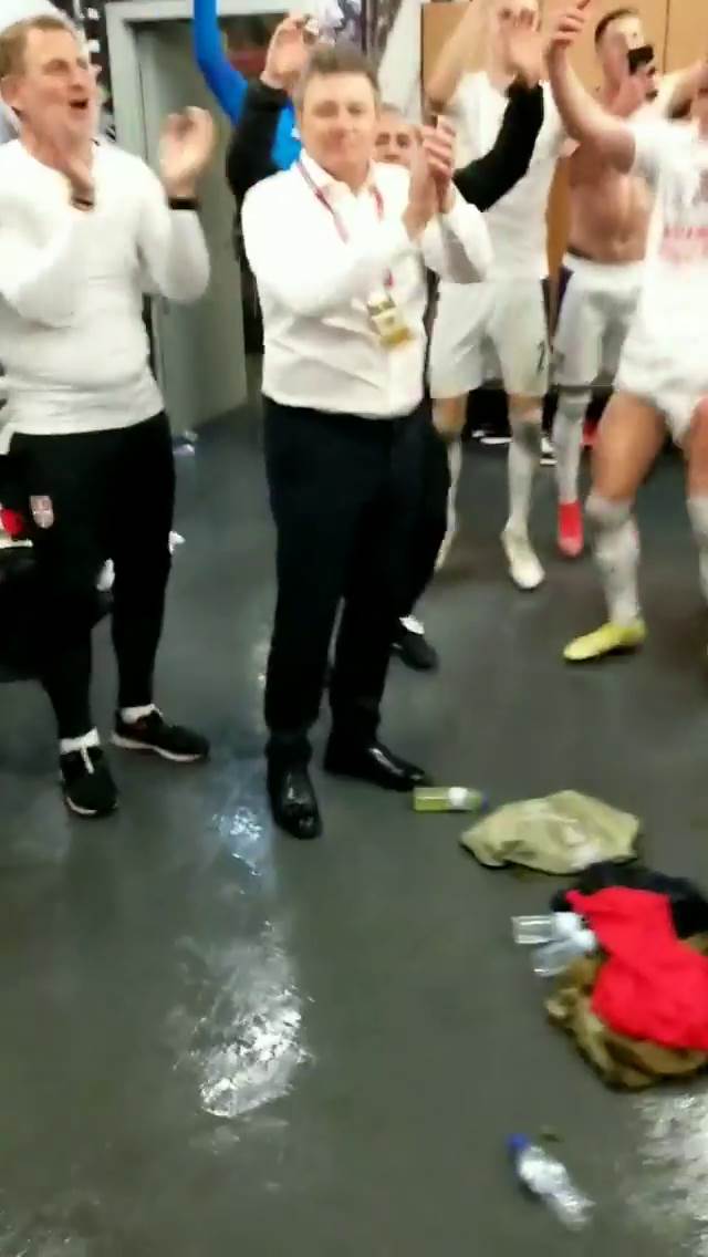 Slavlje u svlacionici (46).png