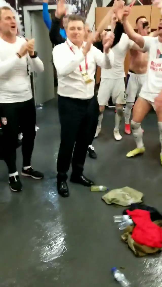 Slavlje u svlacionici (48).png