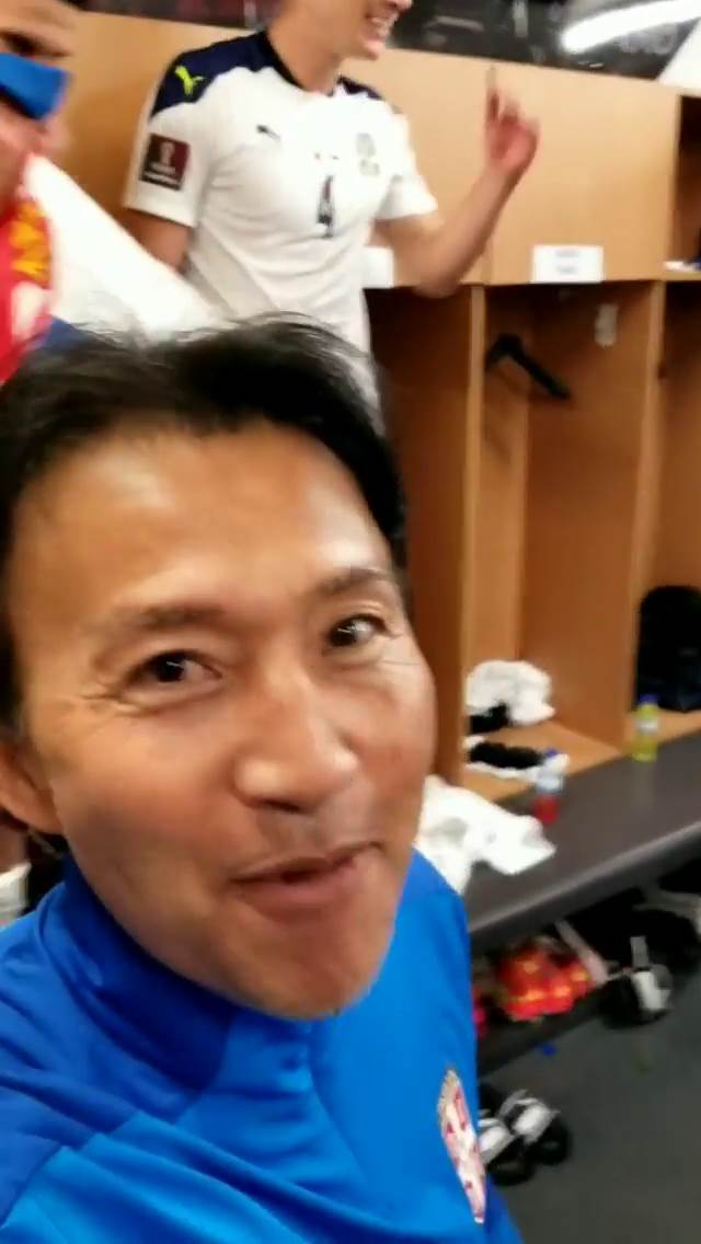 Slavlje u svlacionici (53).png