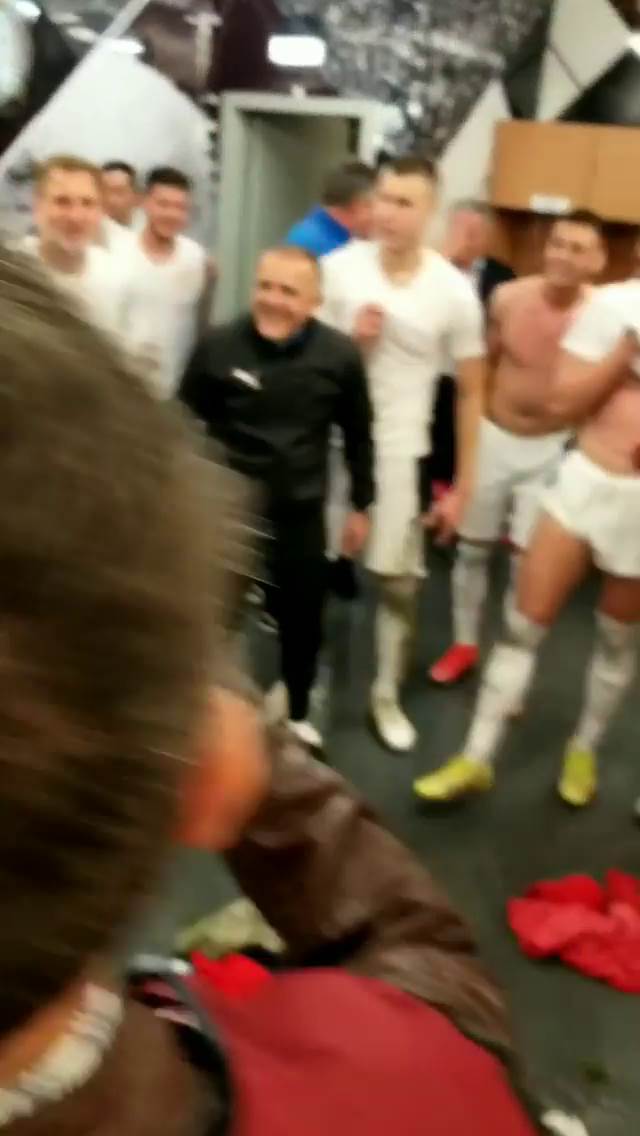 Slavlje u svlacionici (56).png