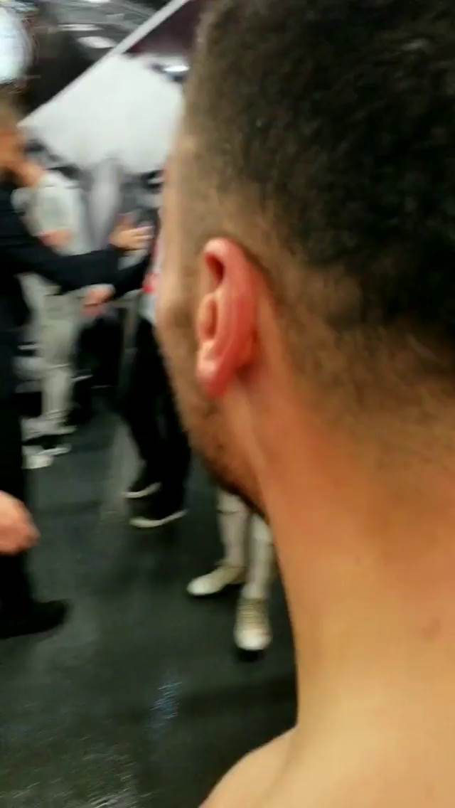 Slavlje u svlacionici (58).png