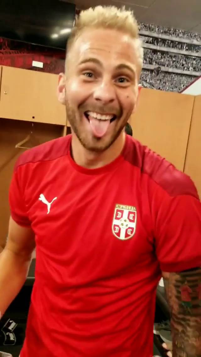 Slavlje u svlacionici (60).png