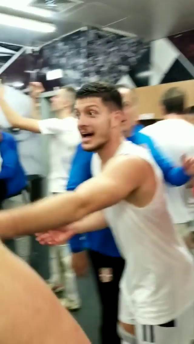 Slavlje u svlacionici (61).png