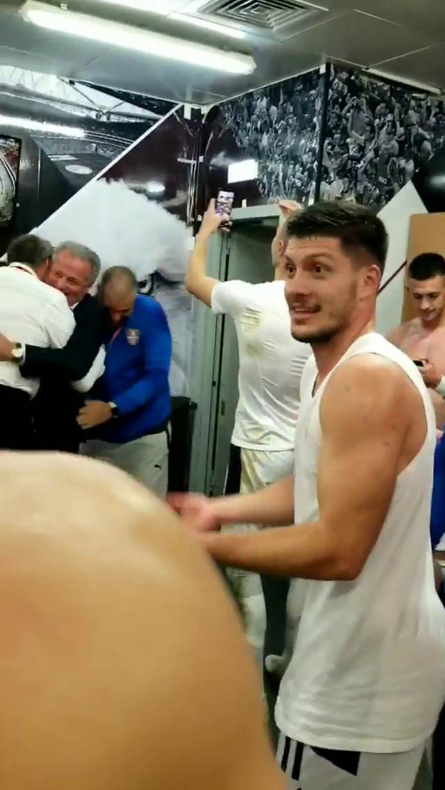 Slavlje u svlacionici (63).png