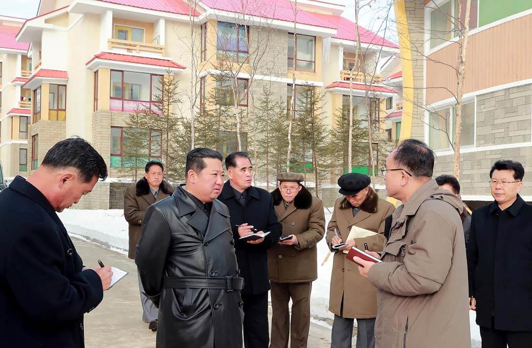 Severna Koreja kim džong un (6).jpg