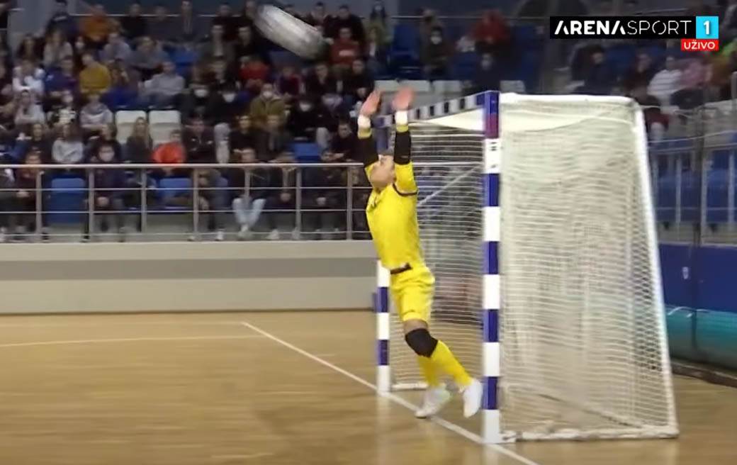 Golman reprezentacije Srbije dao gol preko celog terena