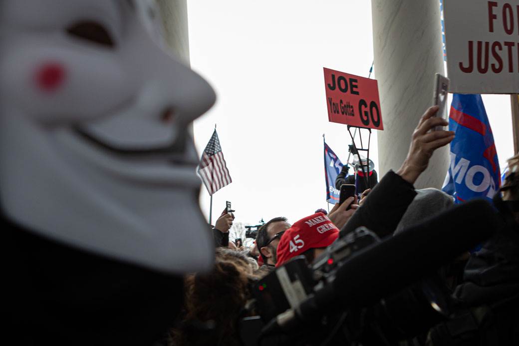 Protesti Amerika Kapitol (3).jpg